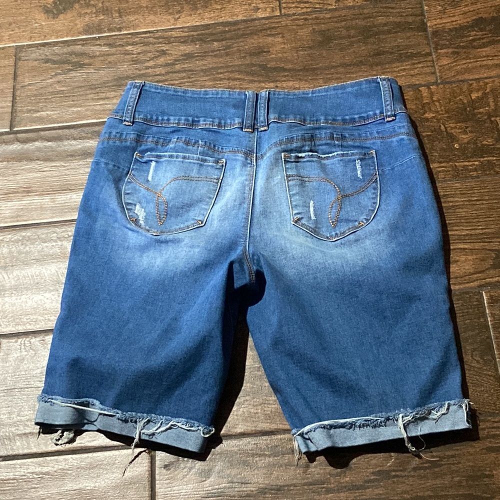 Curvy Fit YMI Women Shorts Size 13/31 - Picture 1 of 9